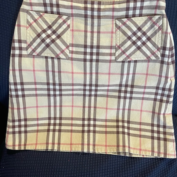 Authentic Burberry skirt - Picture 3 of 4